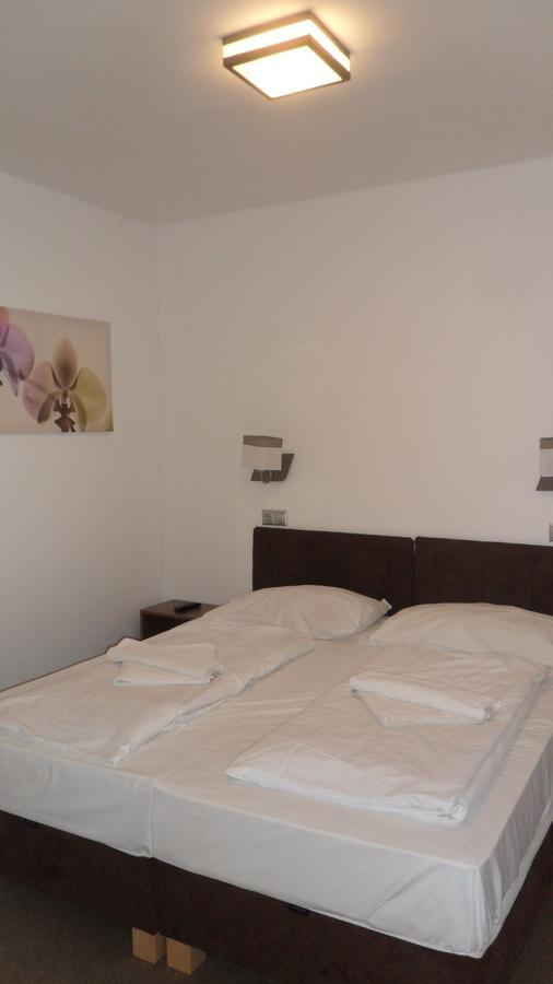One-Bedroom Suite,1194960064:JPEG