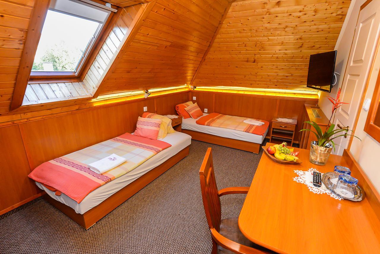 Standard Double or Twin Room,642022254:JPEG