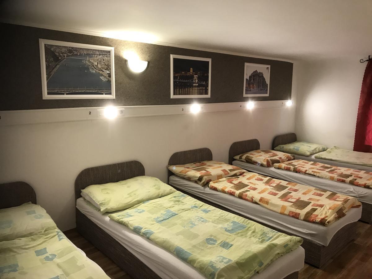 Cama en habitación compartida mixta de 7 camas