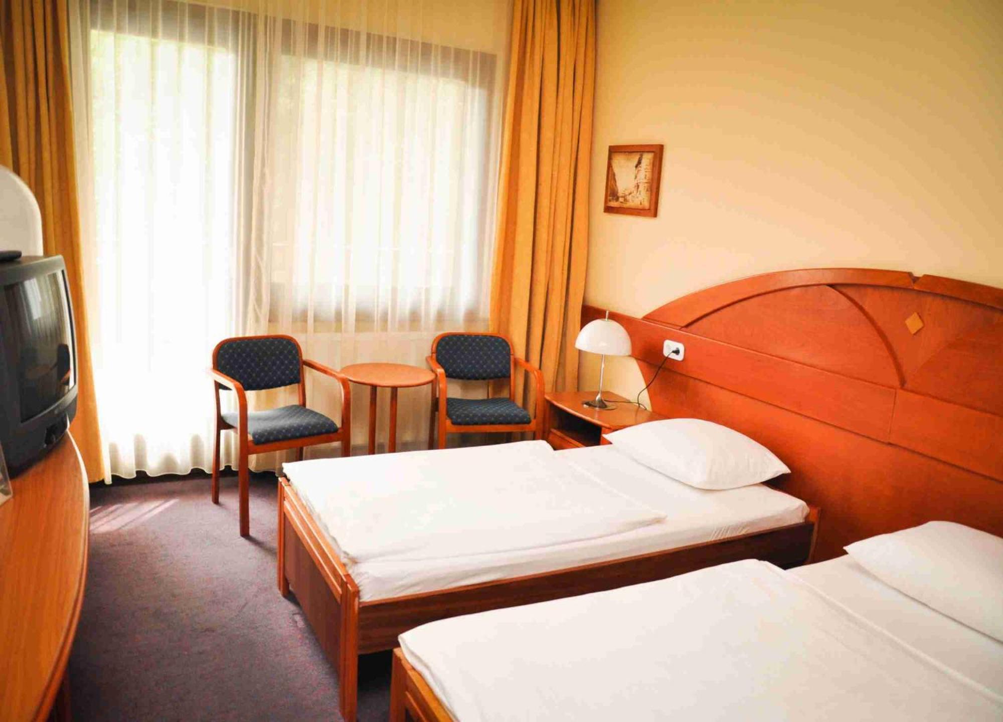 Standard Twin Room,1584396260:JPEG
