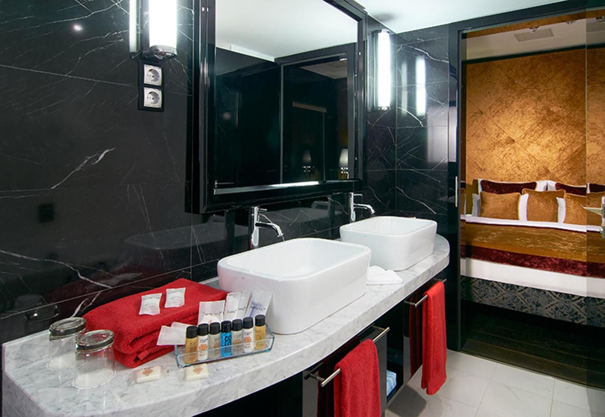 Luxury Suite with Hot Tub and View,1216511458:JPEG