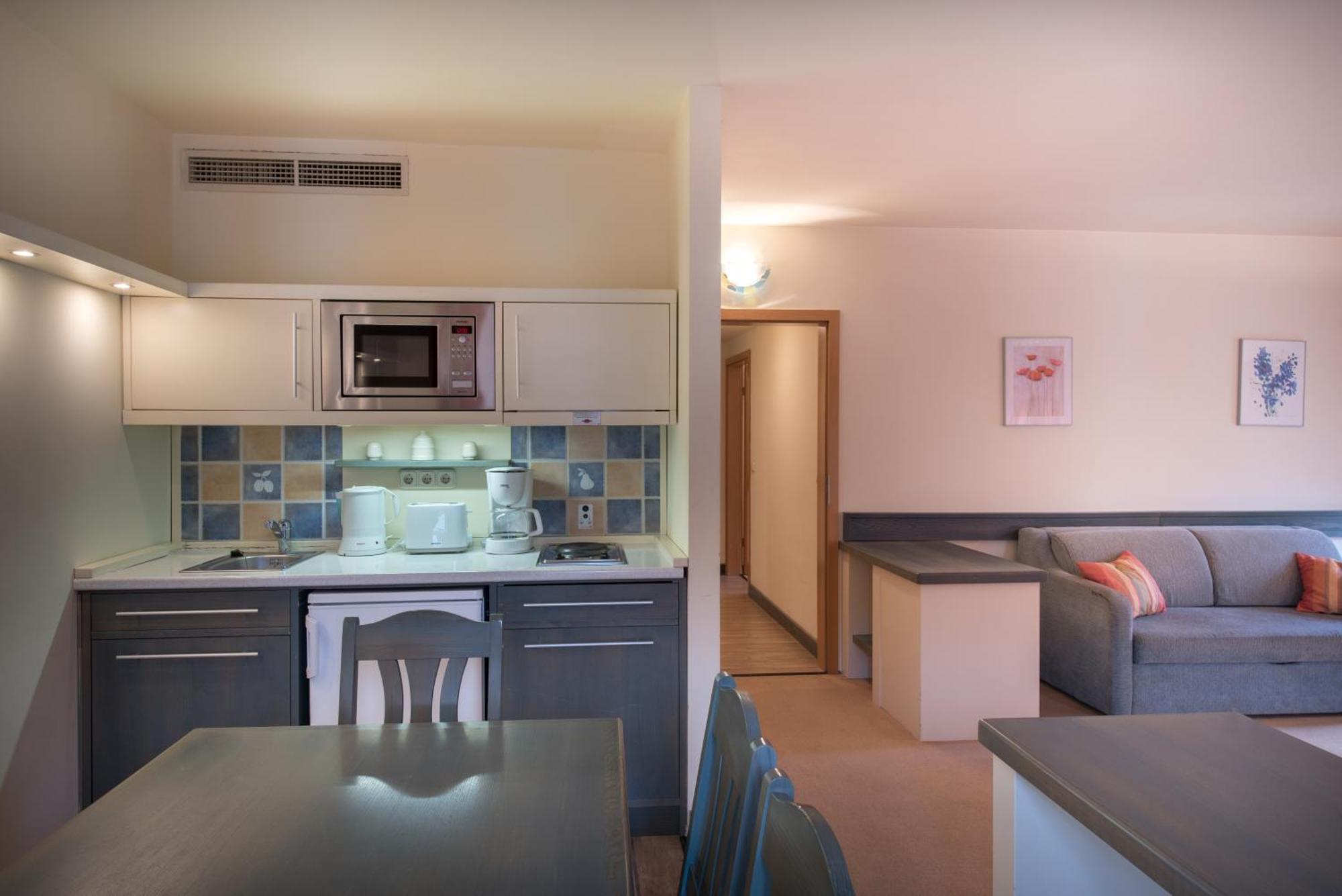 Apartment (4 Adults) -Main Building,709317652:JPEG