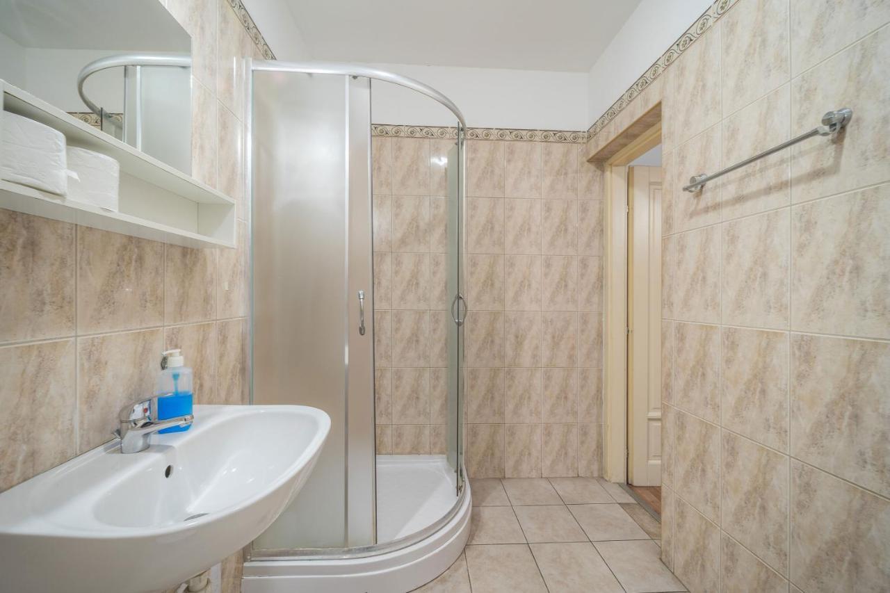 Standard Single Room,719430703:JPEG