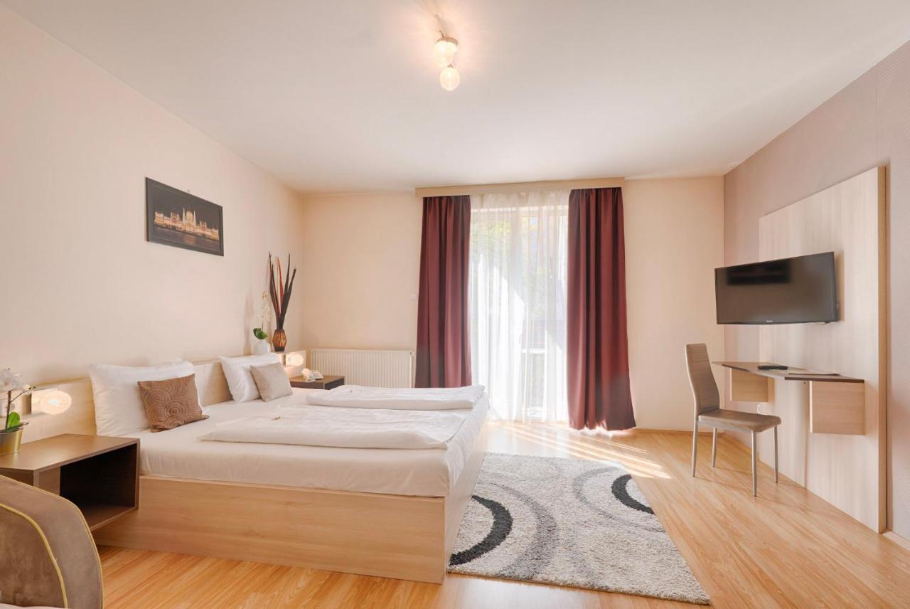 Deluxe Double Room with Extra Bed,724288960:JPEG