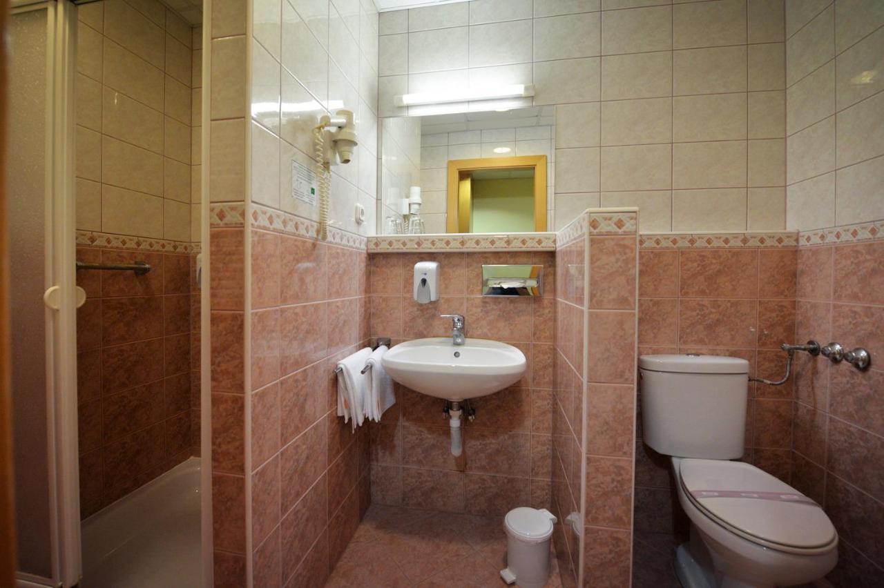 Double Room with Extra Bed,770210641:JPEG