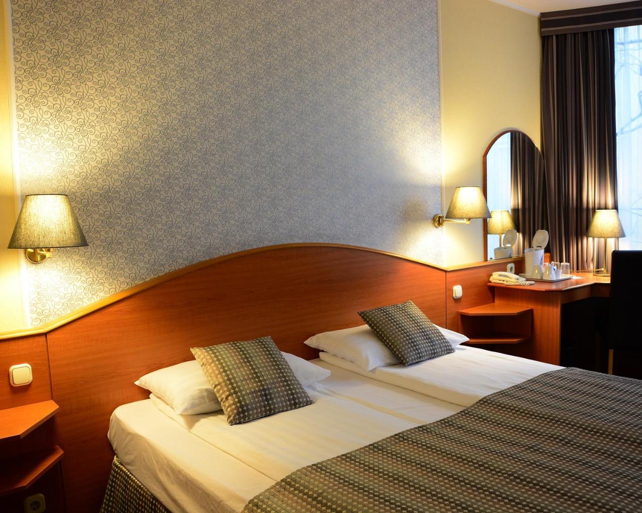 Deluxe Double Room,775181299:JPEG