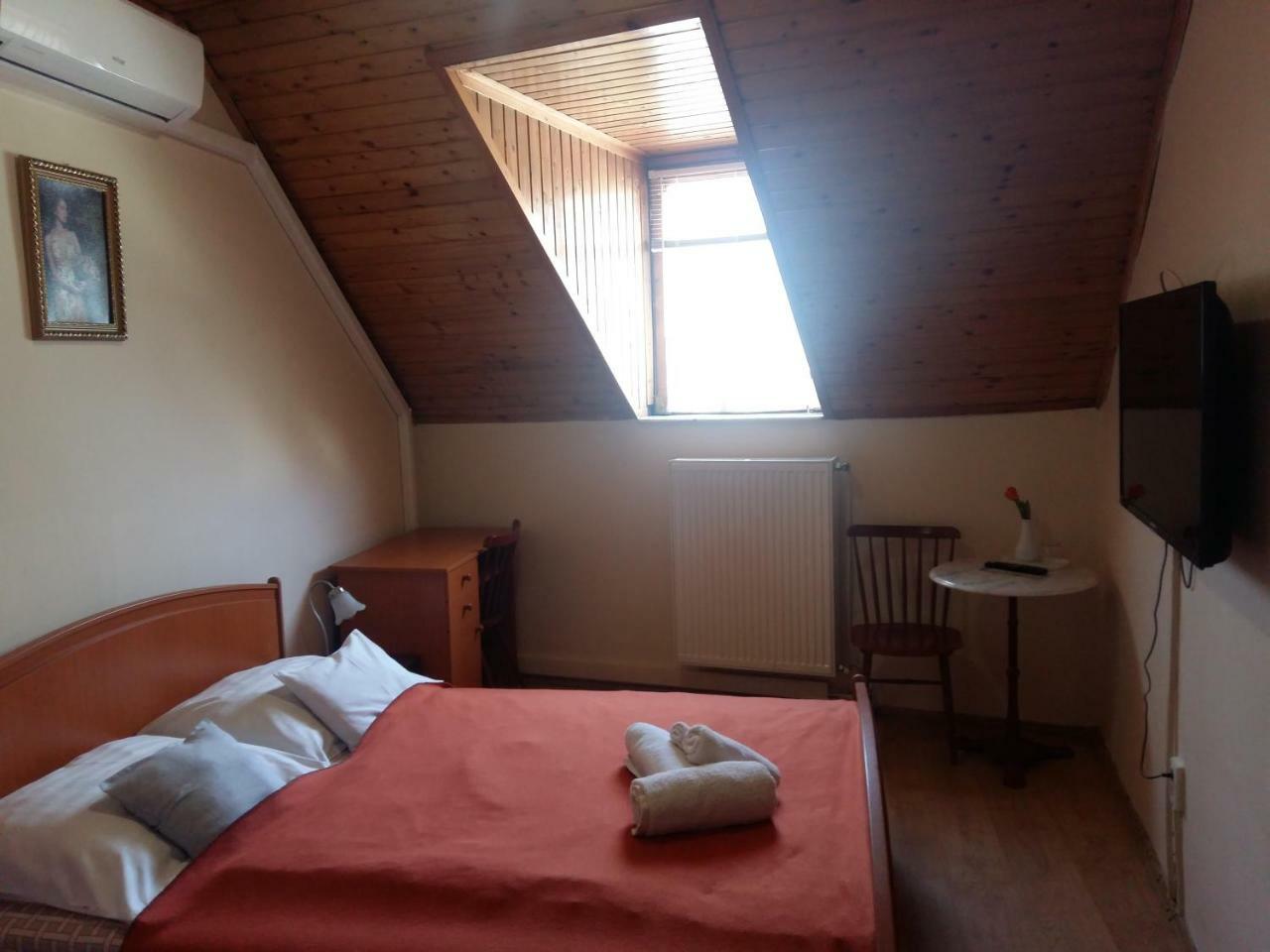 Standard Queen Room,780799593:JPEG