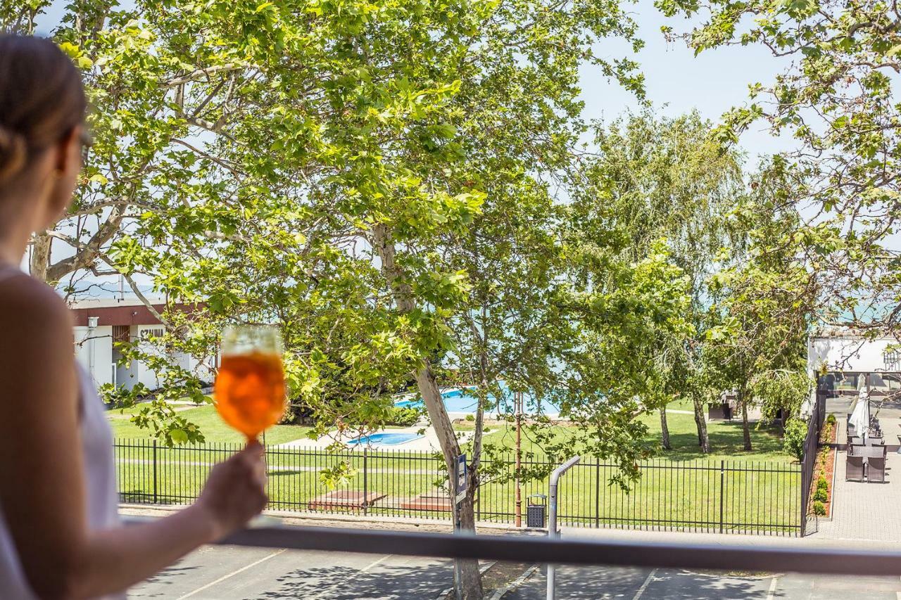 Tweepersoonskamer met Balkon en Uitzicht op het Meer