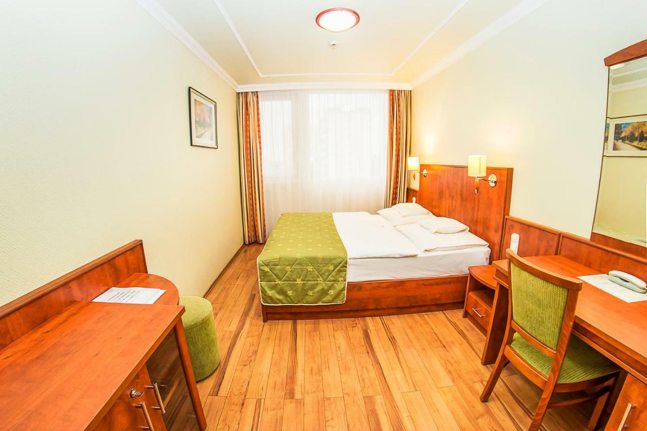 Standard Queen Room without Balcony Main Building