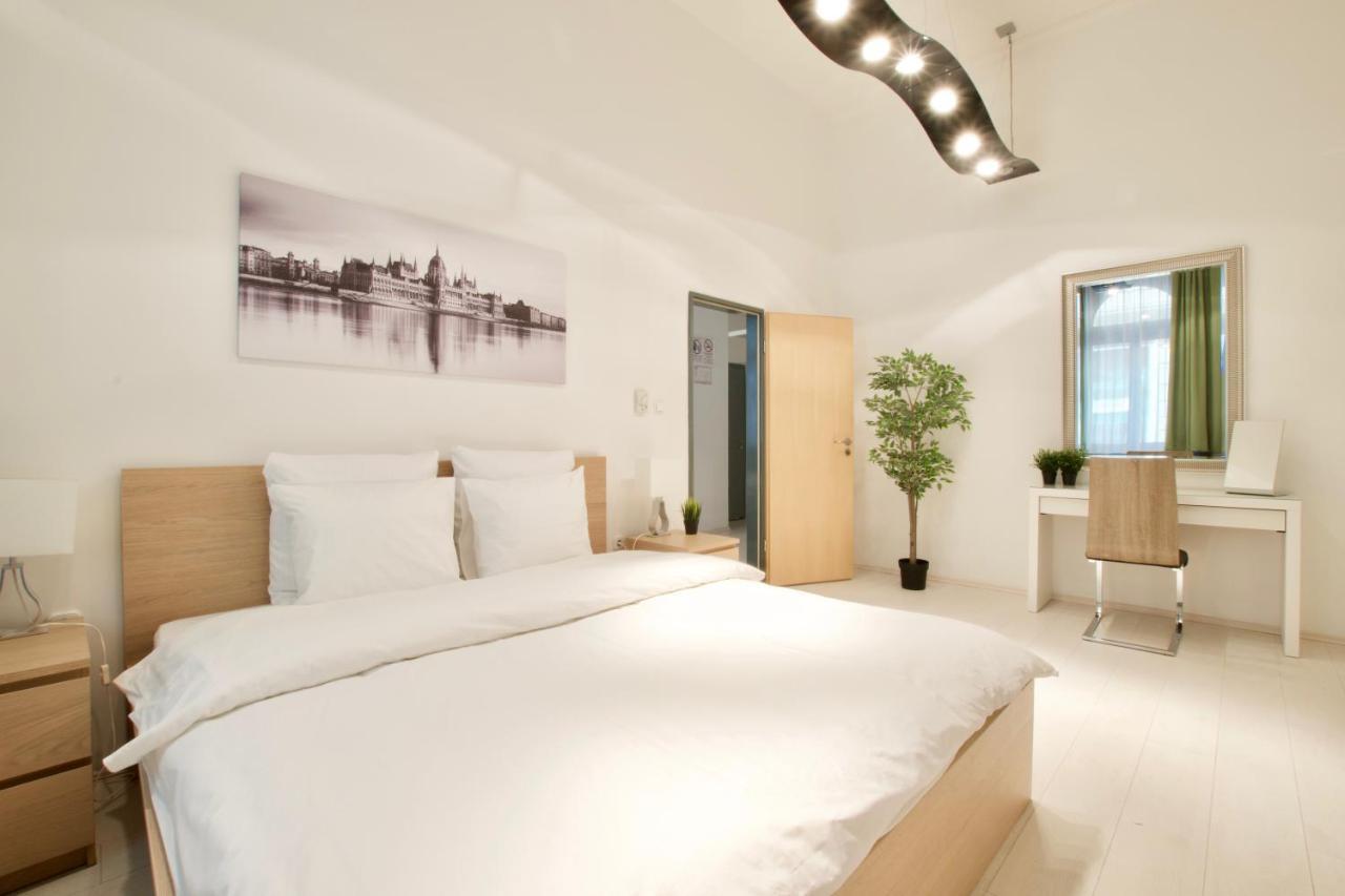 Two-Bedroom Apartment,940590517:JPEG