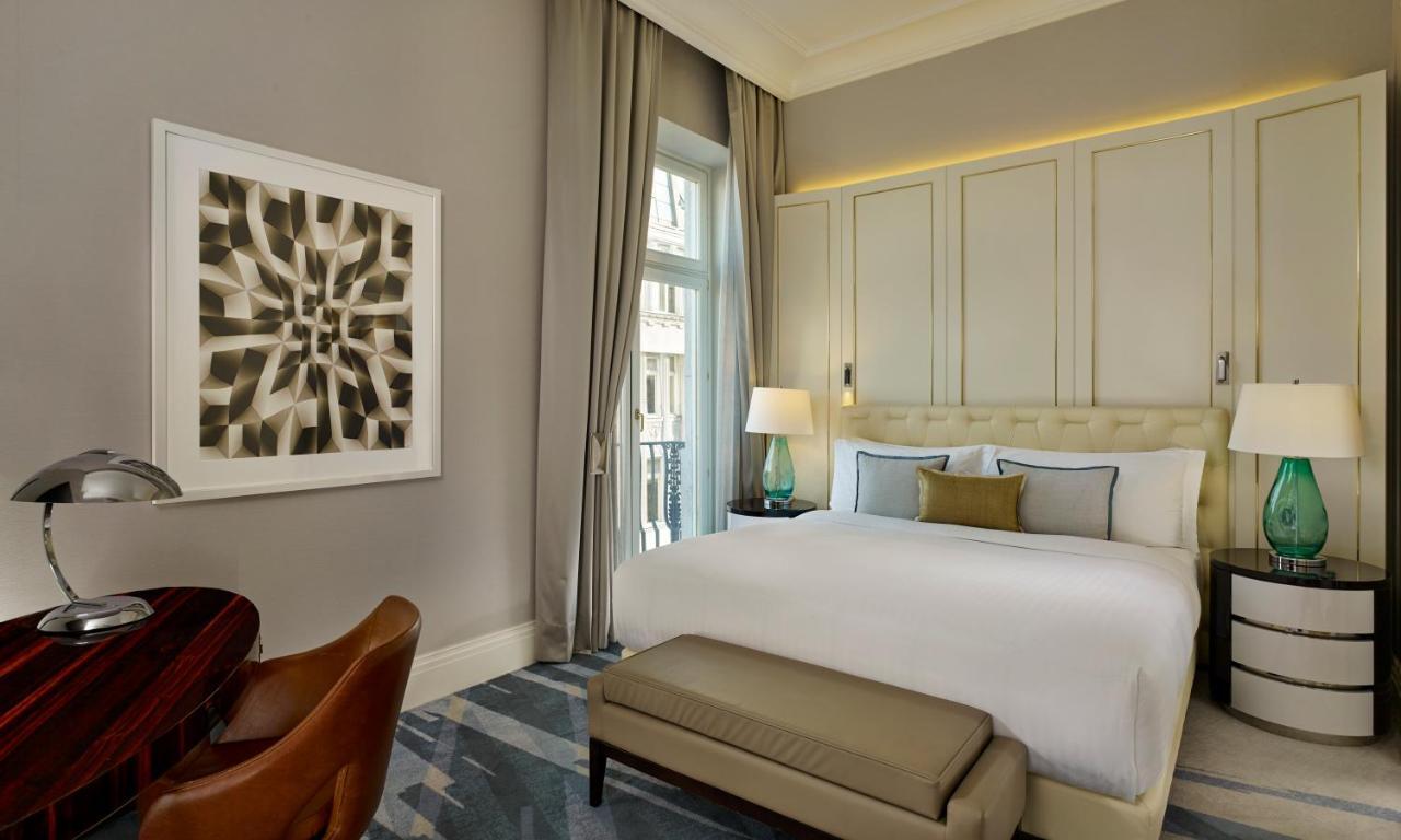 Club Deluxe Suite,1364453147:JPEG