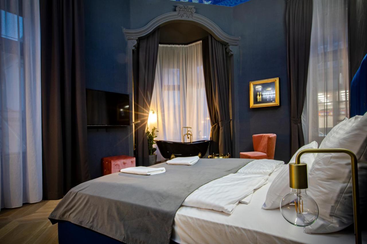 Deluxe Suite Bath
