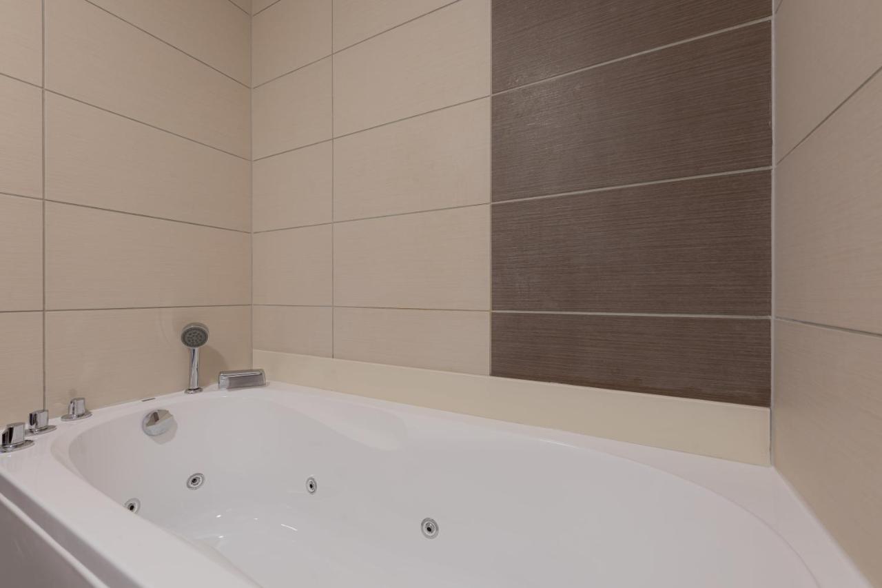 One-Bedroom Apartment,1199687803:JPEG