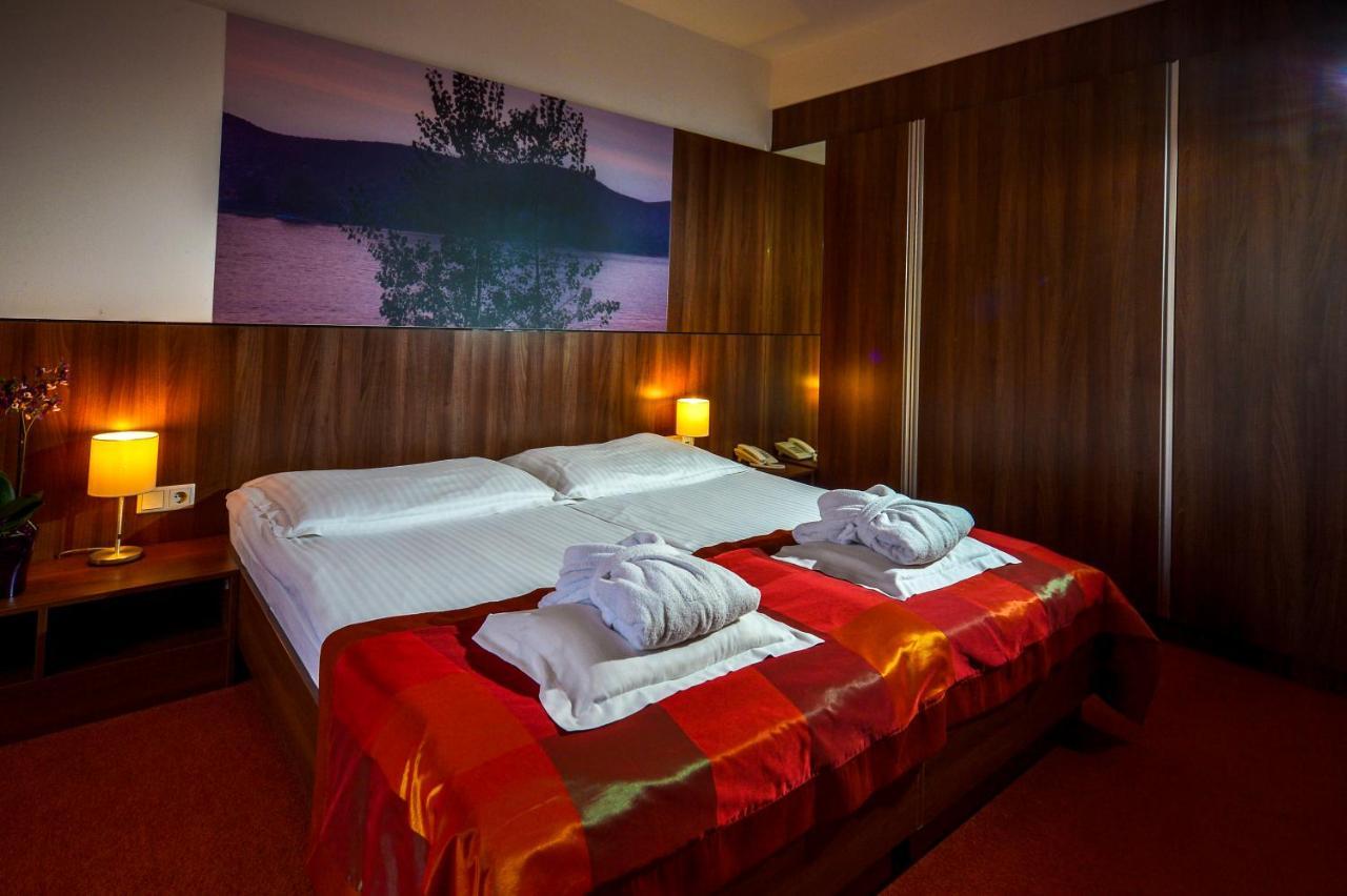 Two-Bedroom Suite,990449221:JPEG