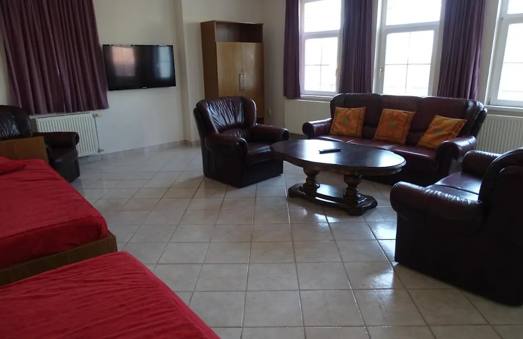 Alabardos Panzio Es Apartmanhaz-1