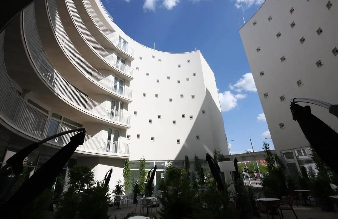 Parizs Garden Apartments-1