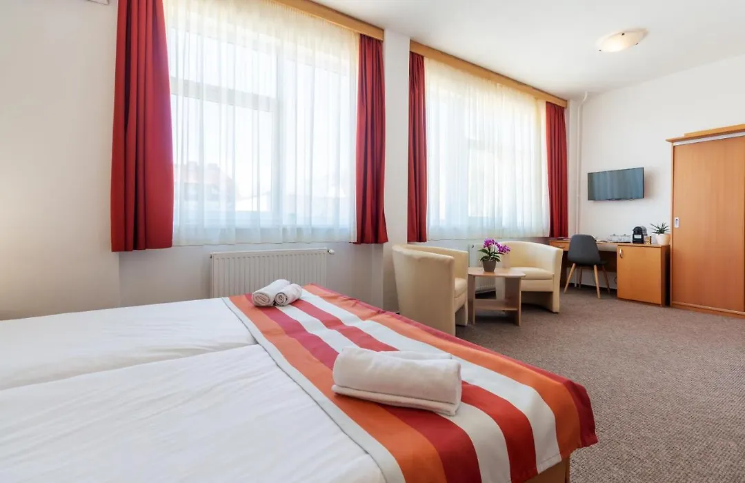 Fordan Hotel Pecs-1
