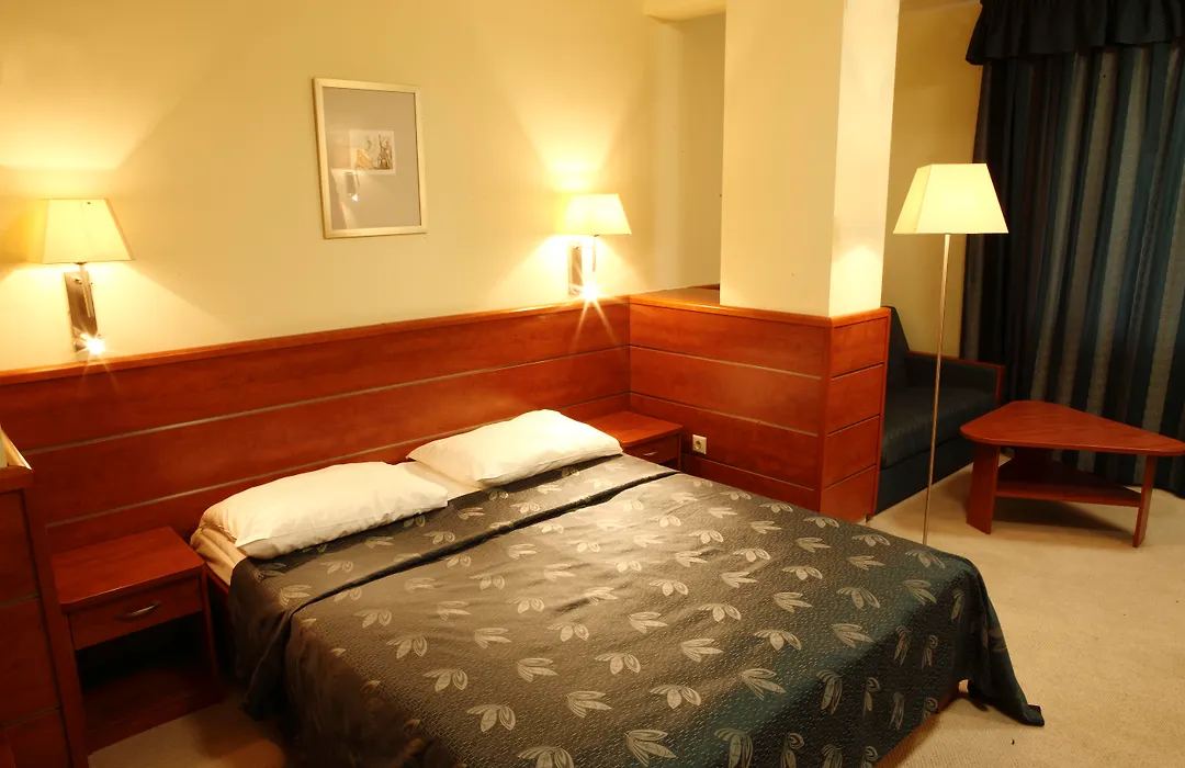 Benczur Hotel-1