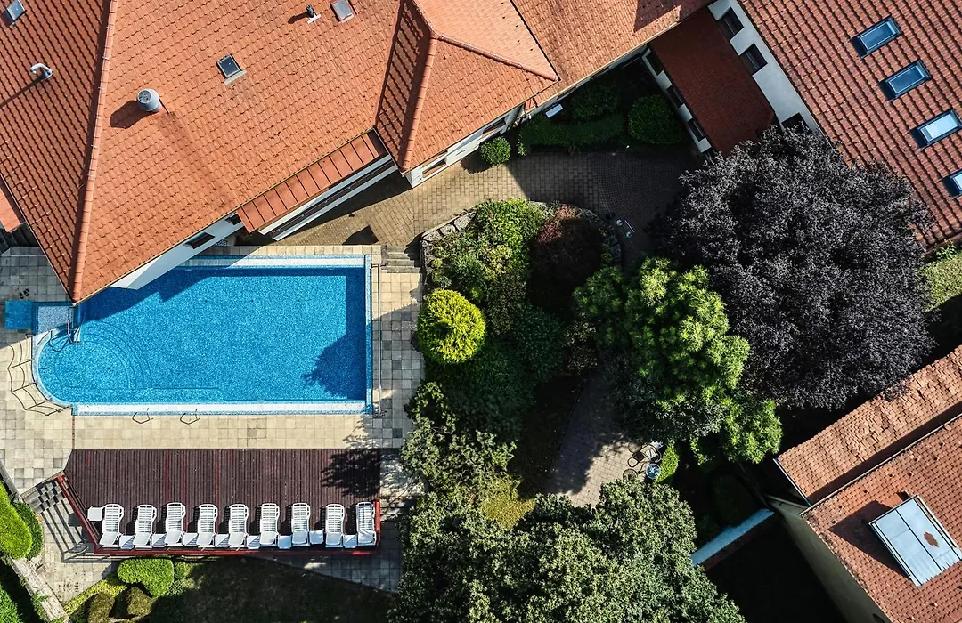 Bassiana Hotel Es Etterem-1