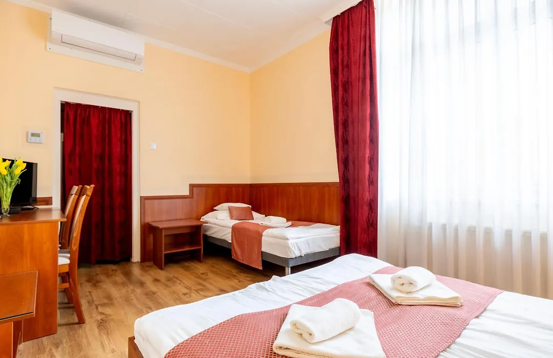 Hotel Pannonia-1