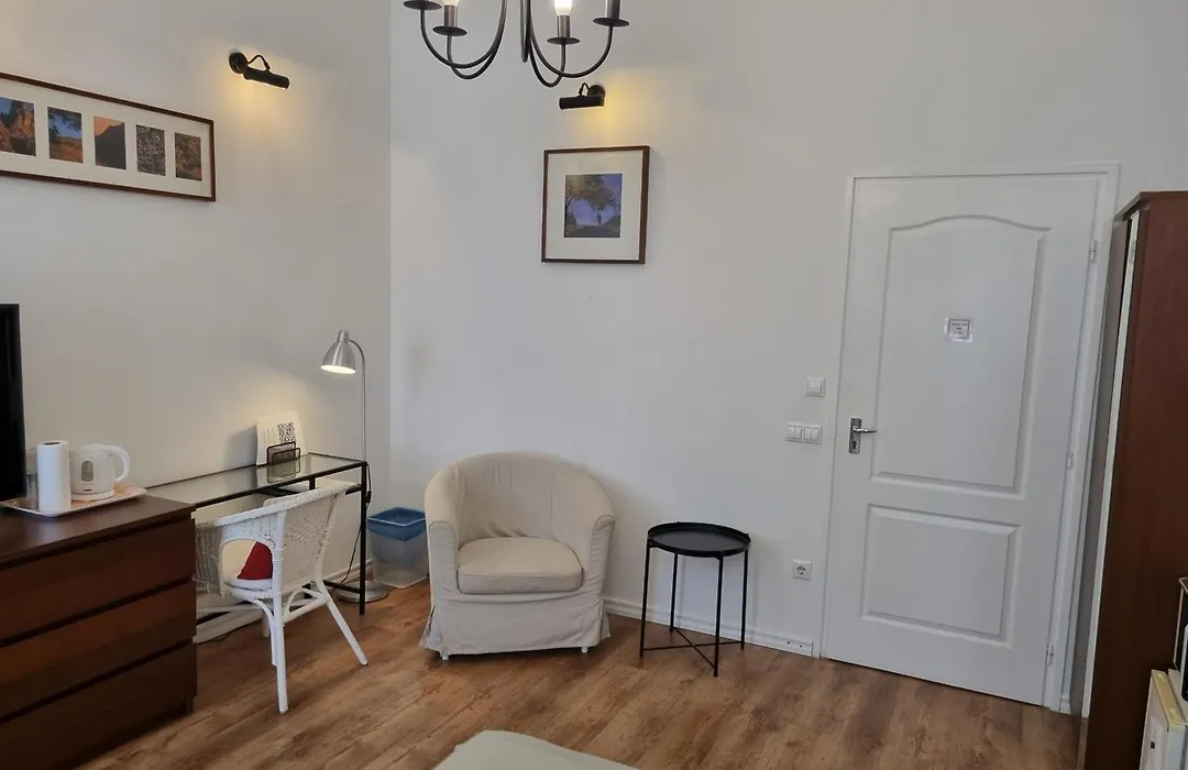 Connection Guesthouse-1