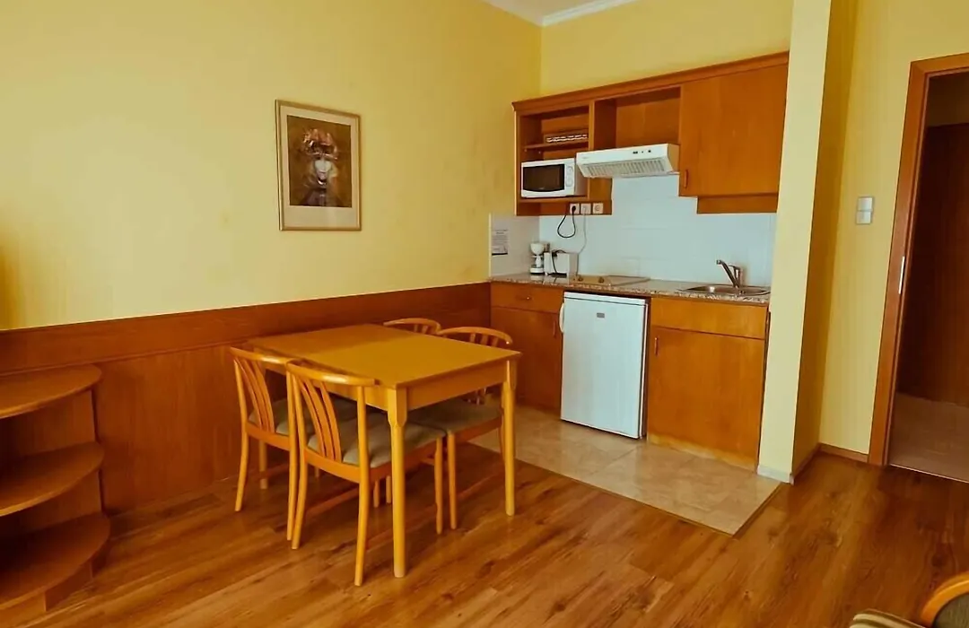 Holiday Club Apartman Hotel-1