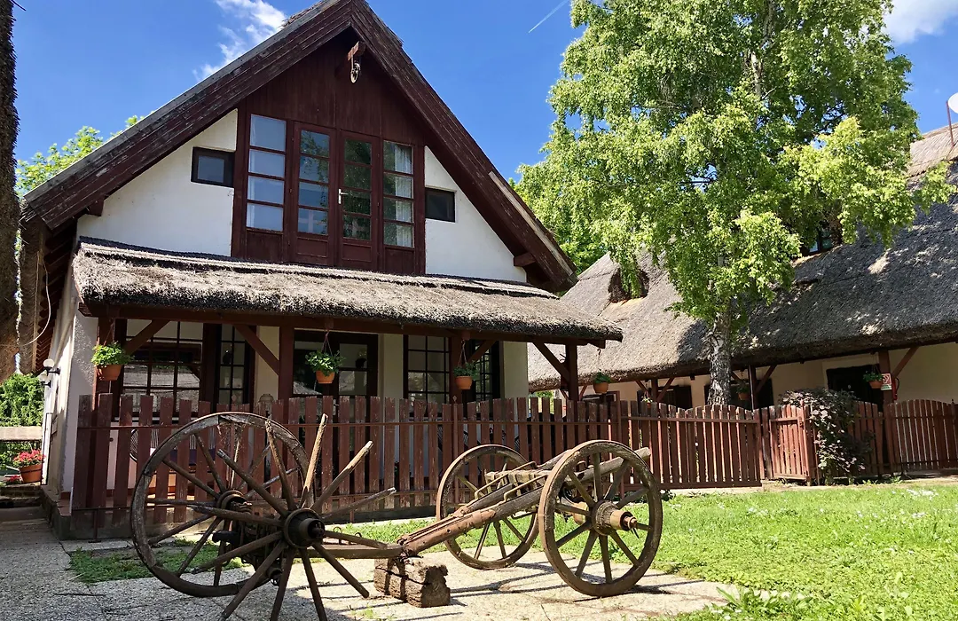The Houses Of History - Anno 1830-1
