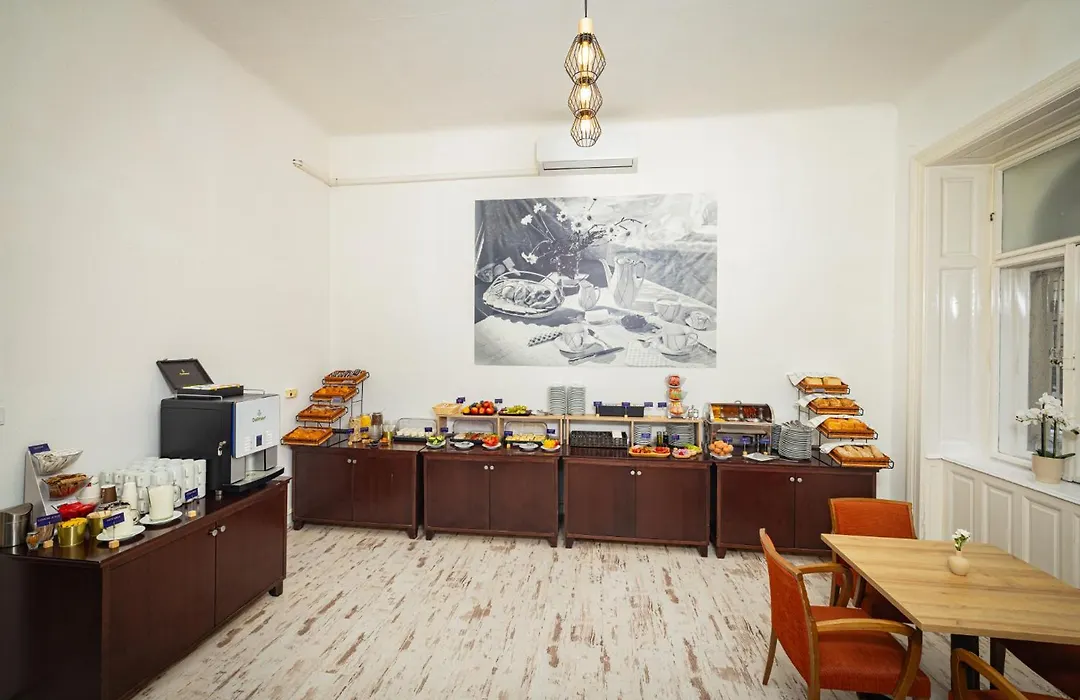 City Hotel Ring-1
