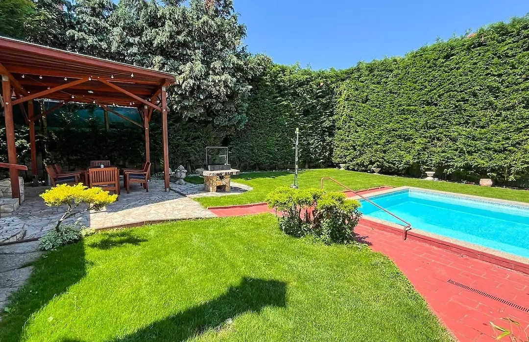 Villa Suburbia Budapest - Pool - Hot Tub - Bbq - Parking-1