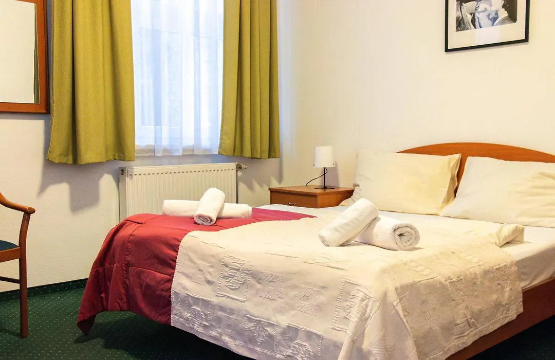 Broadway Guesthouse-1
