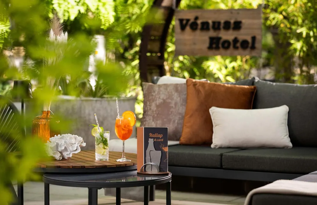 Venusz Hotel-1