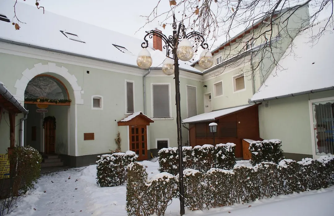 Tinodi Fogado-1