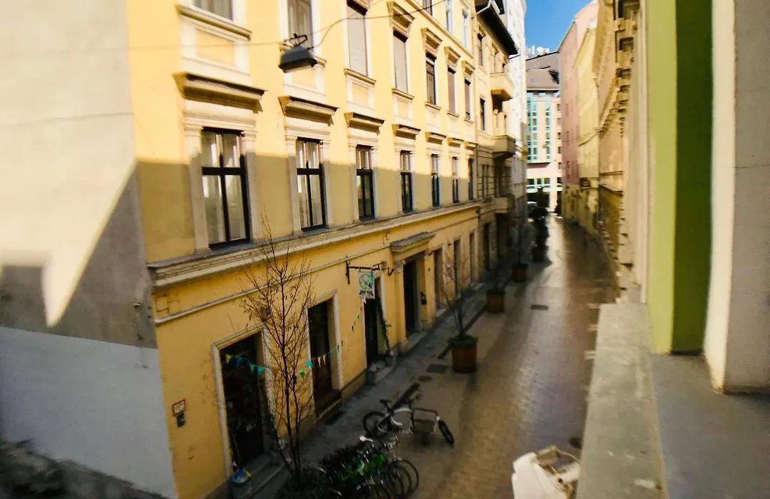 Budapest Griffin Guest House-1