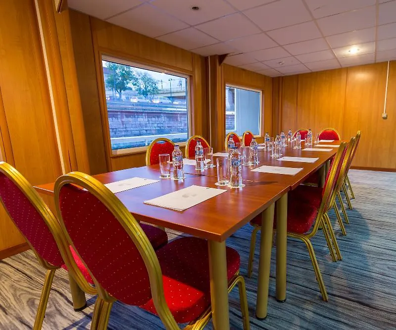 Onriver Hotels - Grand Jules-1