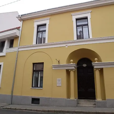 Piacsek Apartmanhaz-3