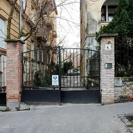St. Gellert Square - Minilux Apartman-3