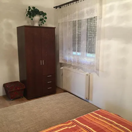 Vadrozsa Vendeghaz-3