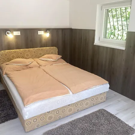 Holiday Apartmanhaz-3