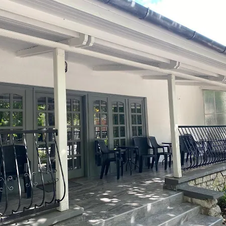 Holiday Apartmanhaz-2