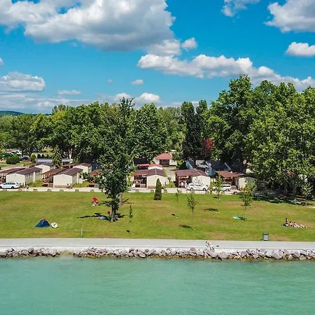 Happy Camp Mobile Homes In Balatontourist Fuered Camping & Bungalows-3