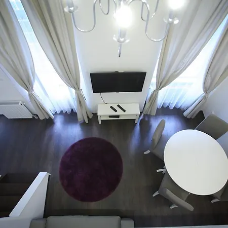 Chain Bridge Apartment-2