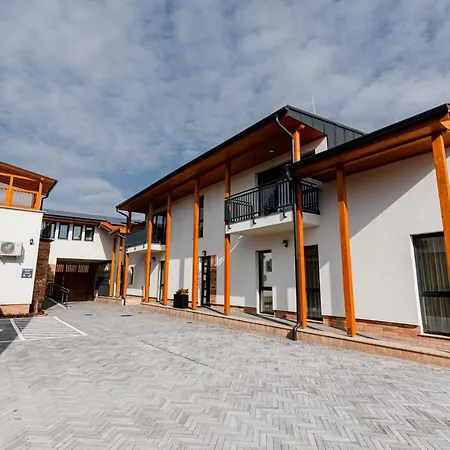 H11 Rooms Esztergom-2