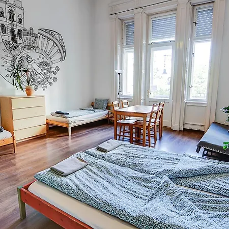 Pal'S Hostel And Apartments-3