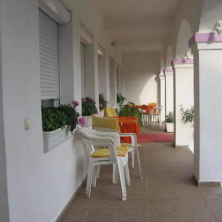 Pension Ovari-2