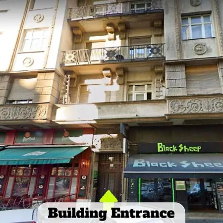 Black Sheep Budapest Smart Rooms-3