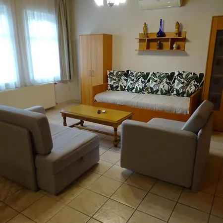 Alabardos Panzio Es Apartmanhaz-2