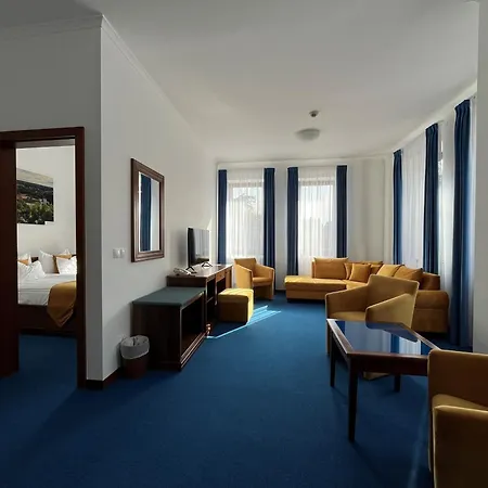 Bassiana Hotel Es Etterem-2