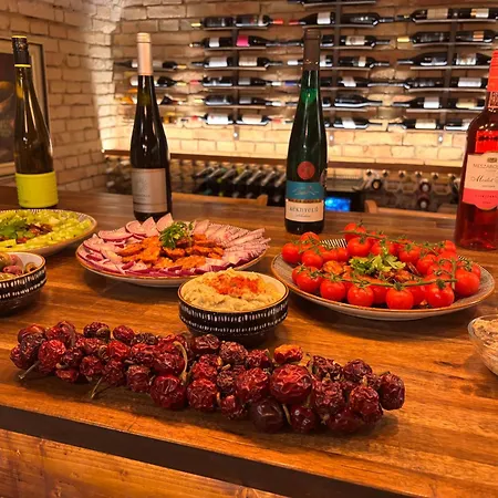 Goldcentral Apartments - Stylish Apartments - Wine Tasting Access-2