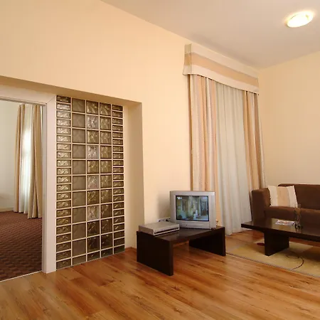 Mamaison Residence Izabella Budapest-2