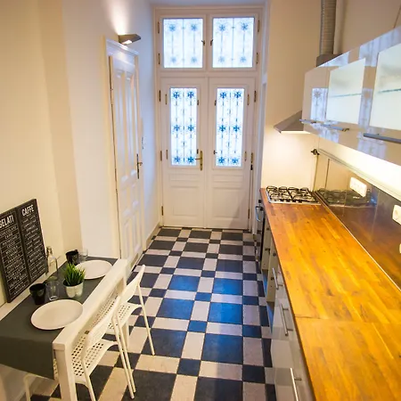 Opera Guesthouse-3